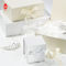 กล่องบรรจุภัณฑ์ของขวัญกระดาษแข็งดีลักซ์เคลือบมันกล่องกระดาษแม่เหล็กแข็ง